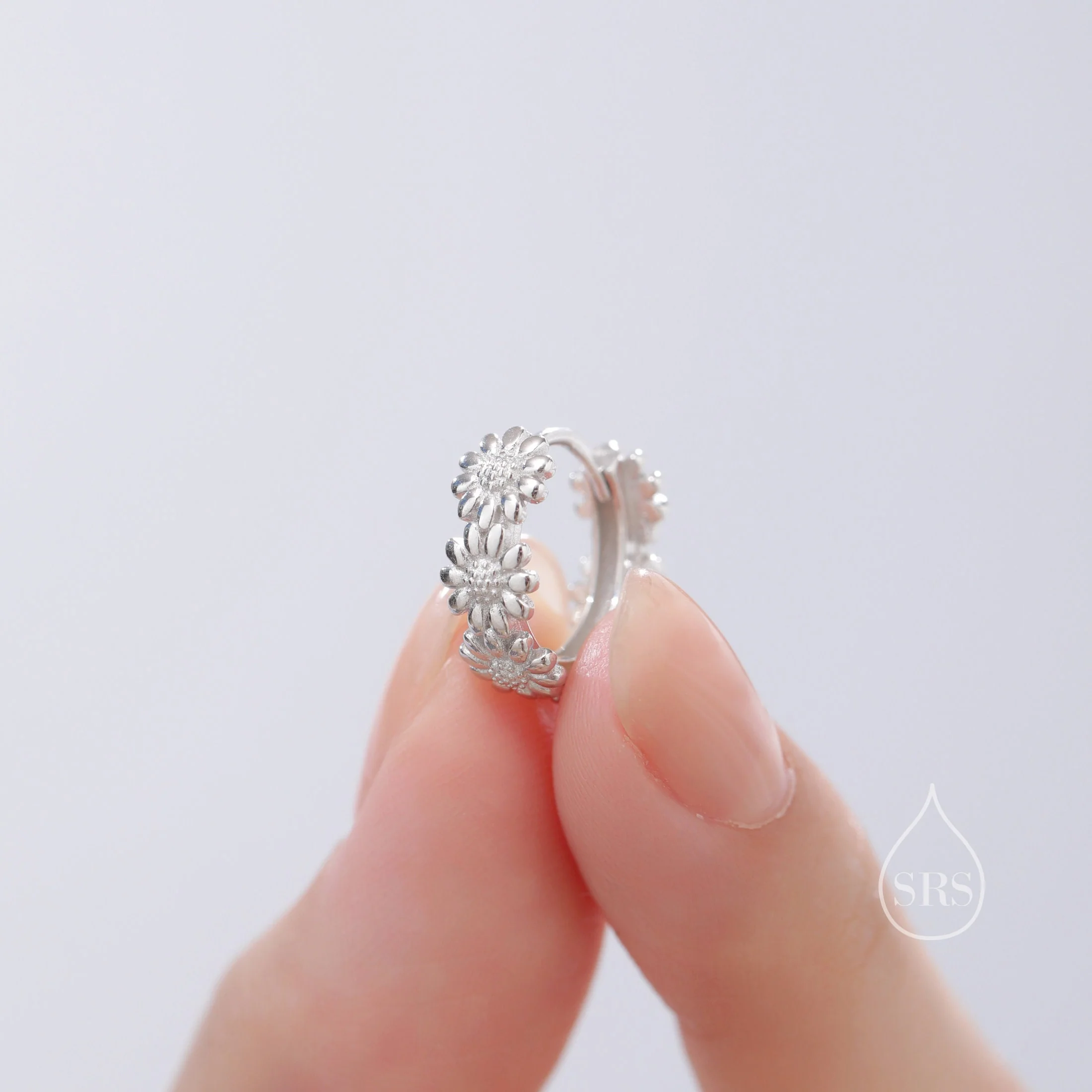 Daisy Flower Chain Huggie Hoop in Sterling Silver, Delicate Flower hoop Earrings, Floral Earrings, 10mm Inner Diameter - Image 3