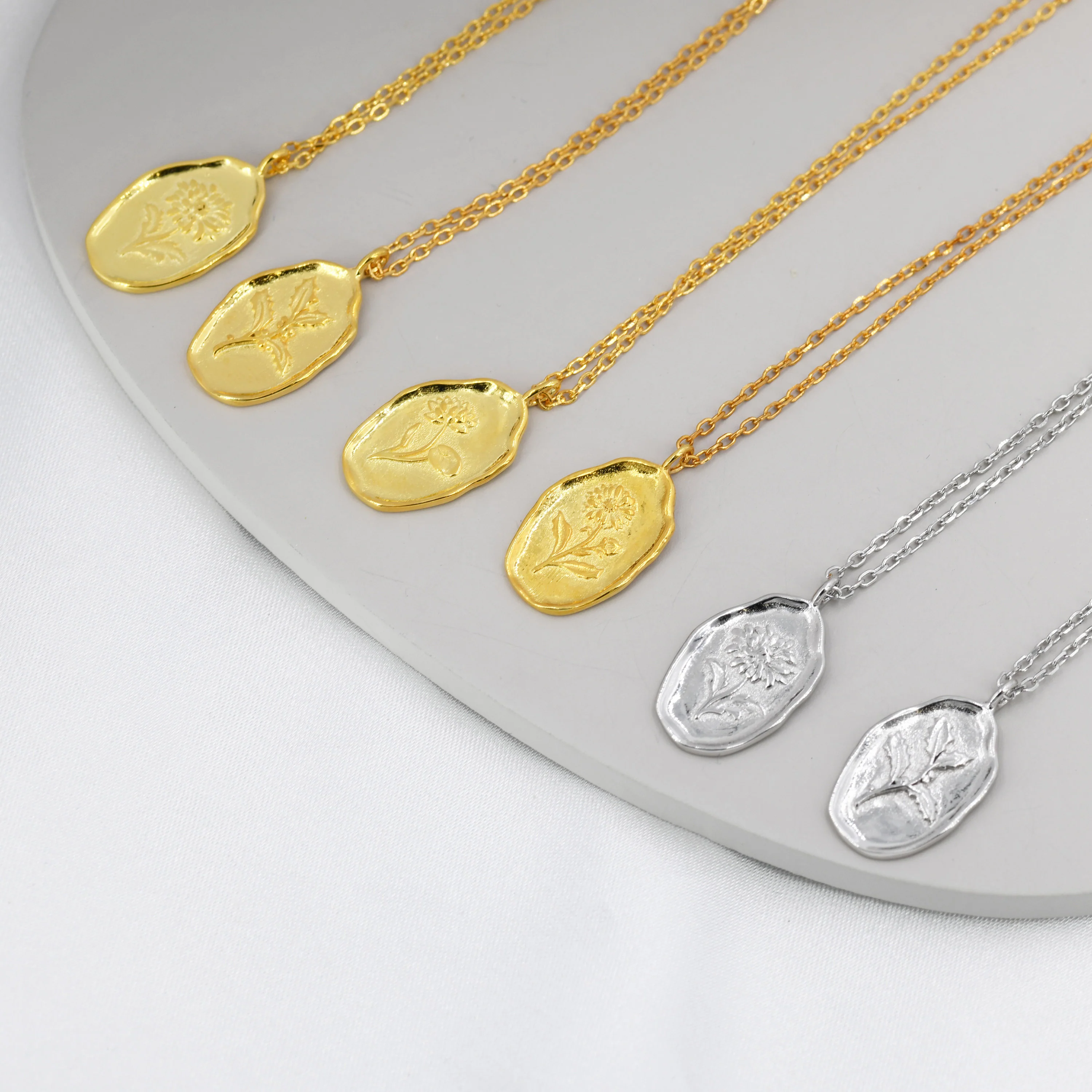Holly Flower Oval Pendant Necklace in Sterling Silver, Silver or Gold, December Birth Flower, Nature Inspired Daisy Flower Disk Necklace - Image 10