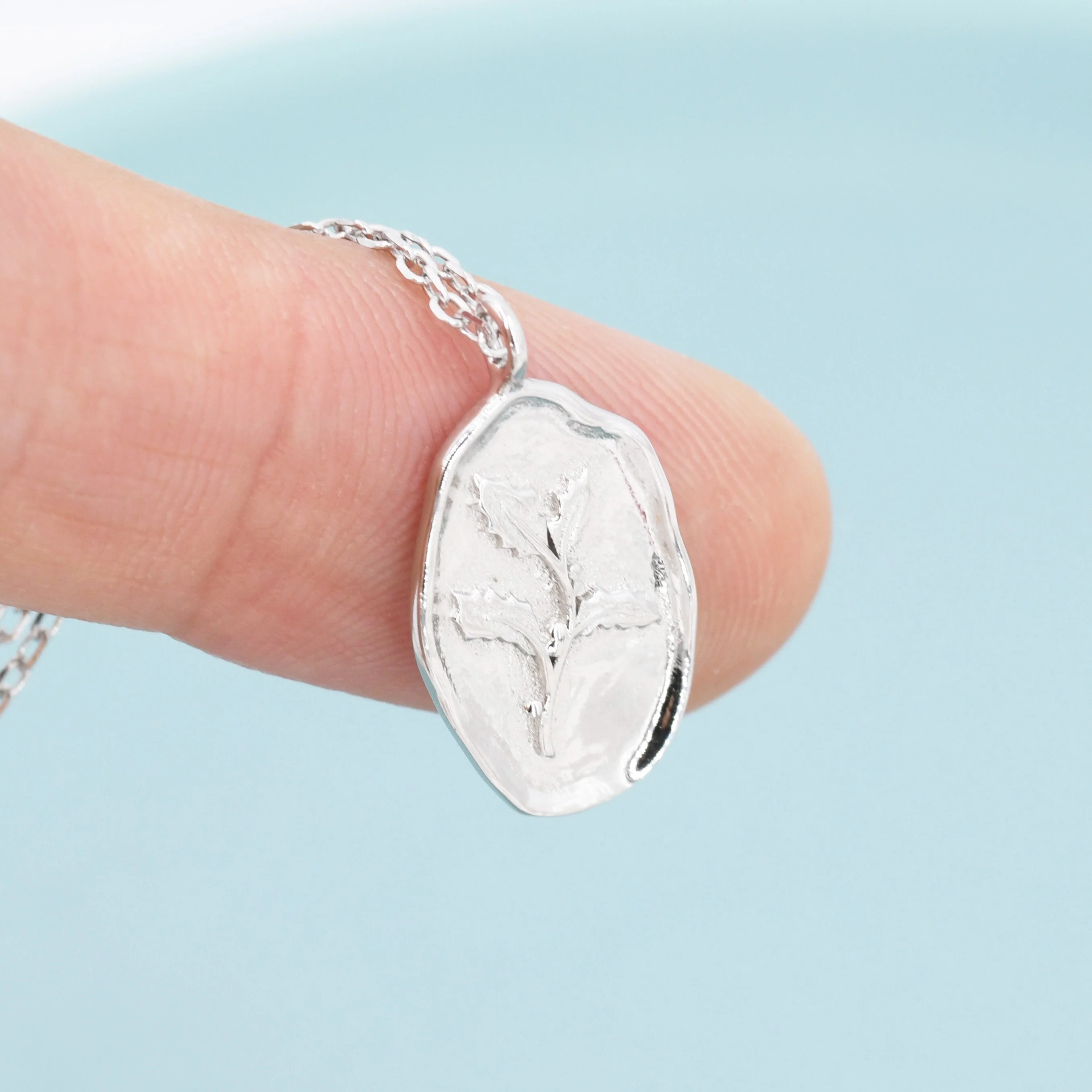 Holly Flower Oval Pendant Necklace in Sterling Silver, Silver or Gold, December Birth Flower, Nature Inspired Daisy Flower Disk Necklace - Image 4