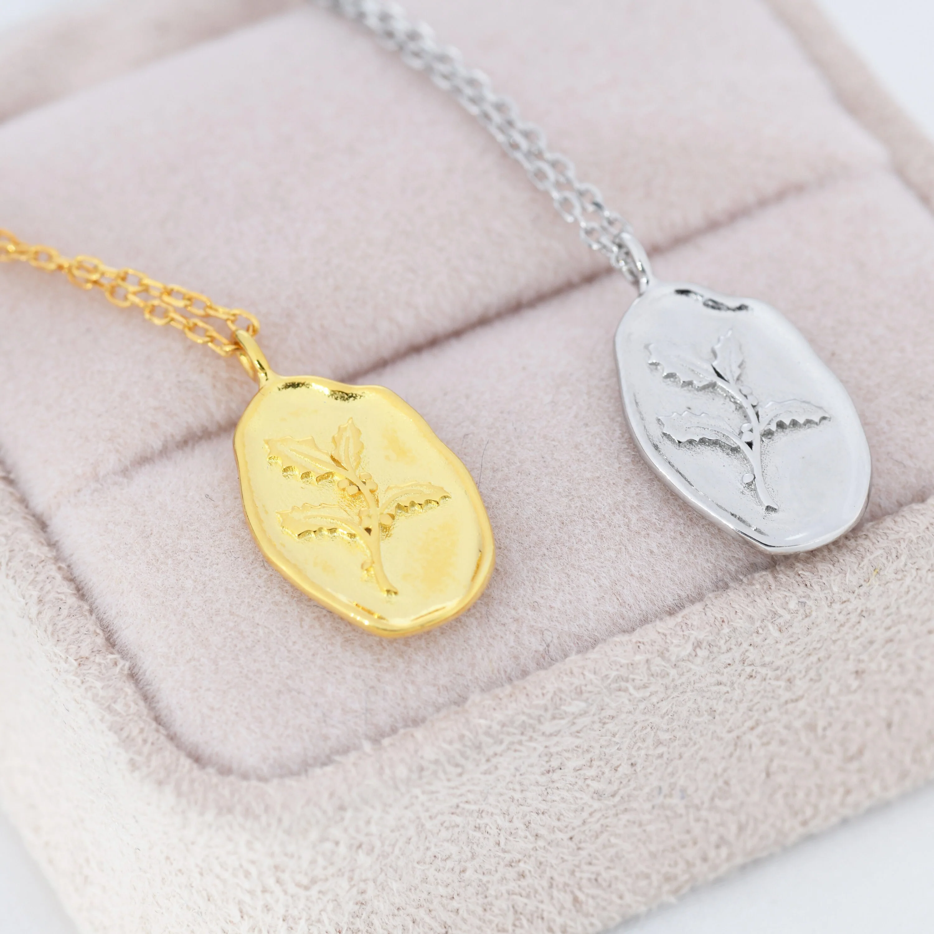 Holly Flower Oval Pendant Necklace in Sterling Silver, Silver or Gold, December Birth Flower, Nature Inspired Daisy Flower Disk Necklace - Image 5