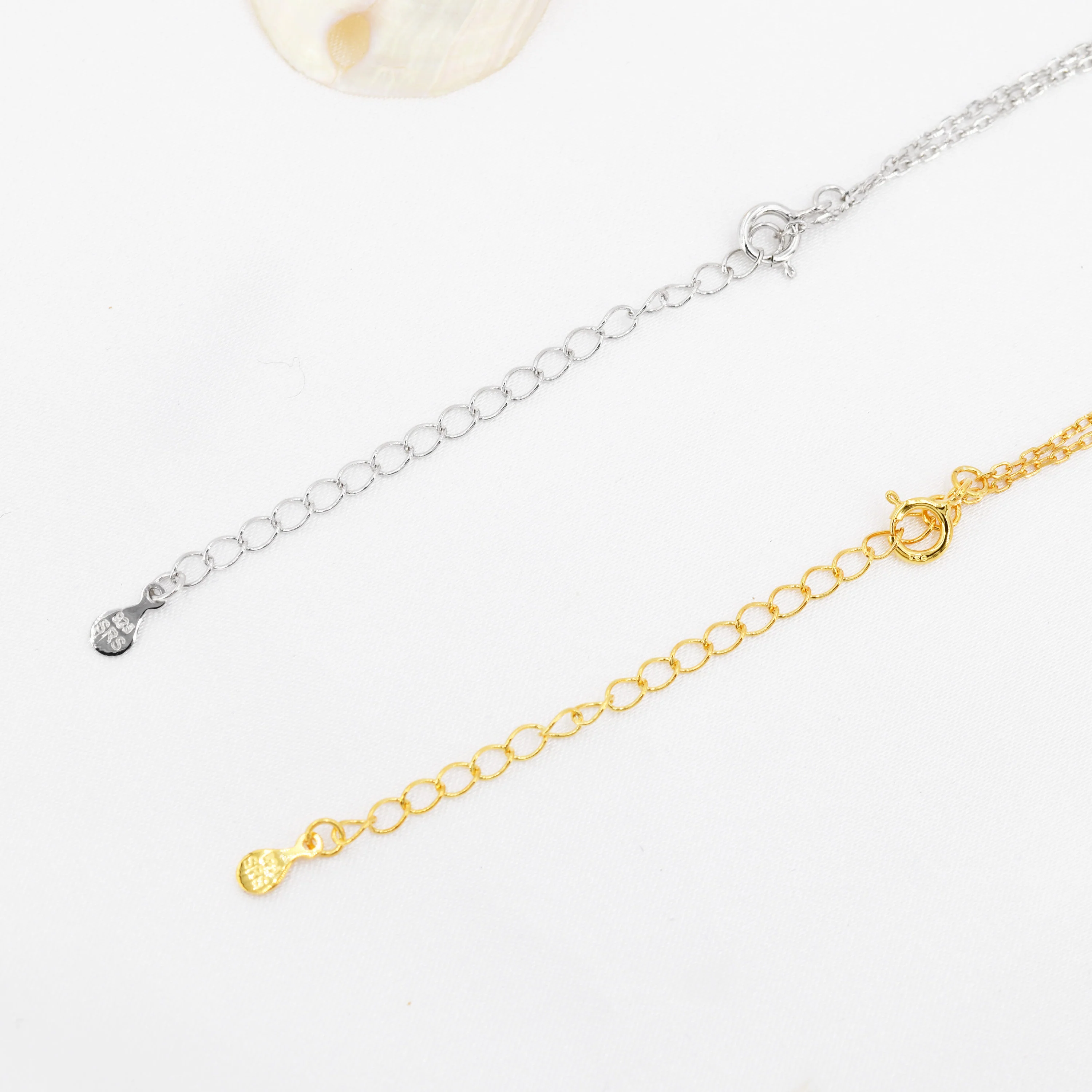 Holly Flower Oval Pendant Necklace in Sterling Silver, Silver or Gold, December Birth Flower, Nature Inspired Daisy Flower Disk Necklace - Image 7