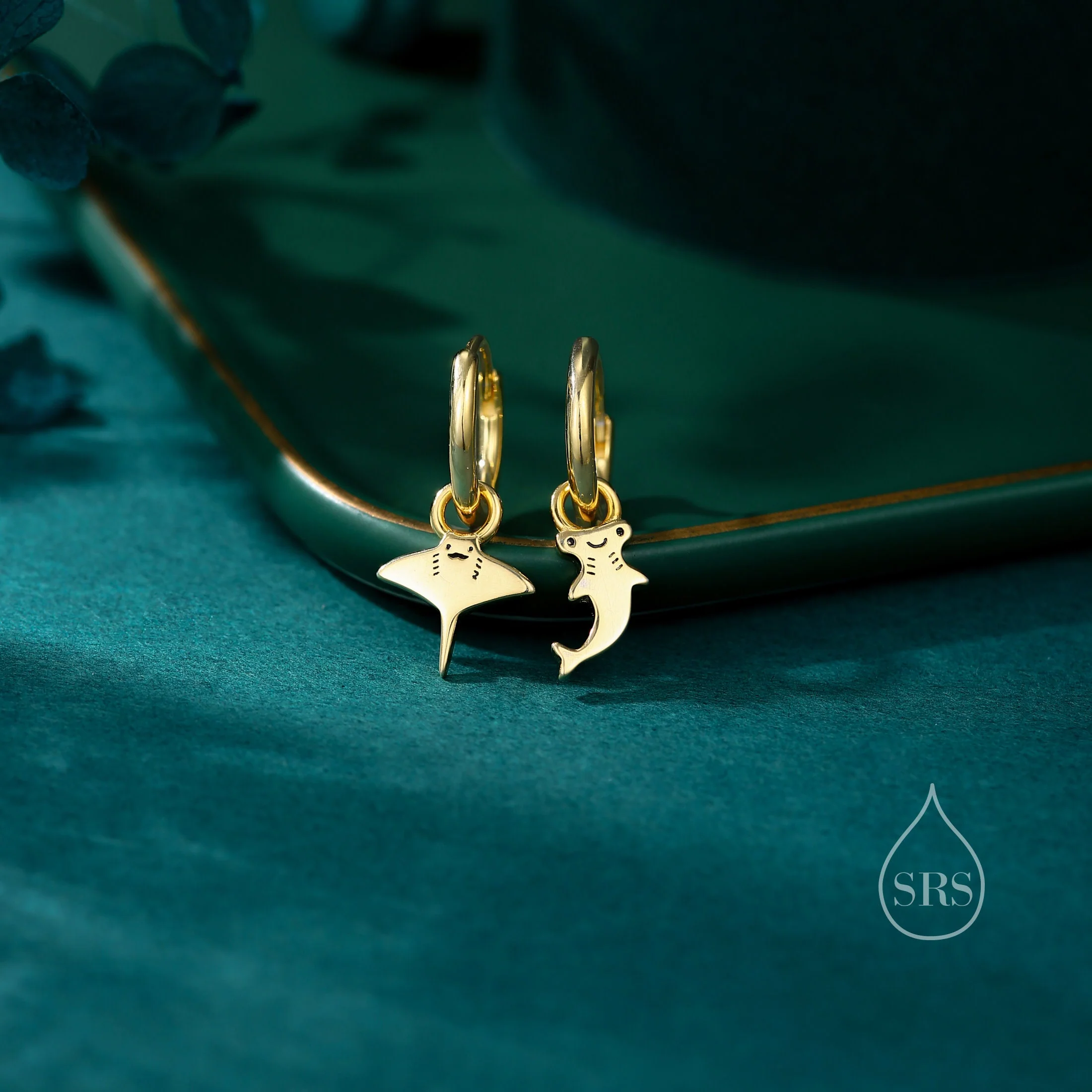 Mismatched Kawaii Hammerhead Shark and Manta Ray Huggie Hoop Earrings in Sterling Silver, Gold or Rose Gold, Asymmetric and Detachable - Image 3