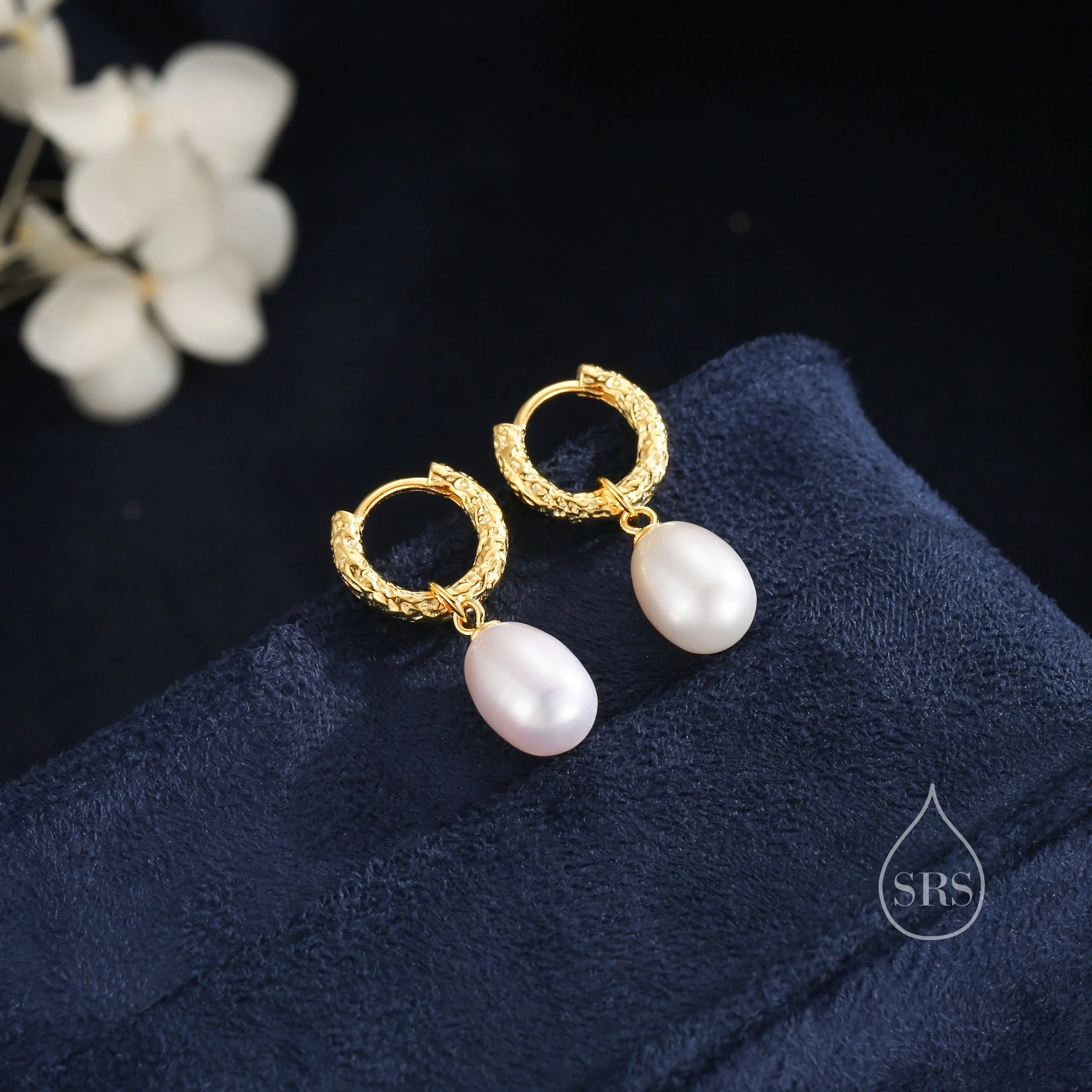 Oval Pearl Hammered Hoop Earrings in Sterling Silver, Detachable Pearl Hoop Earrings, Pearl Huggie Hoops, Keshi Pearls - Image 4