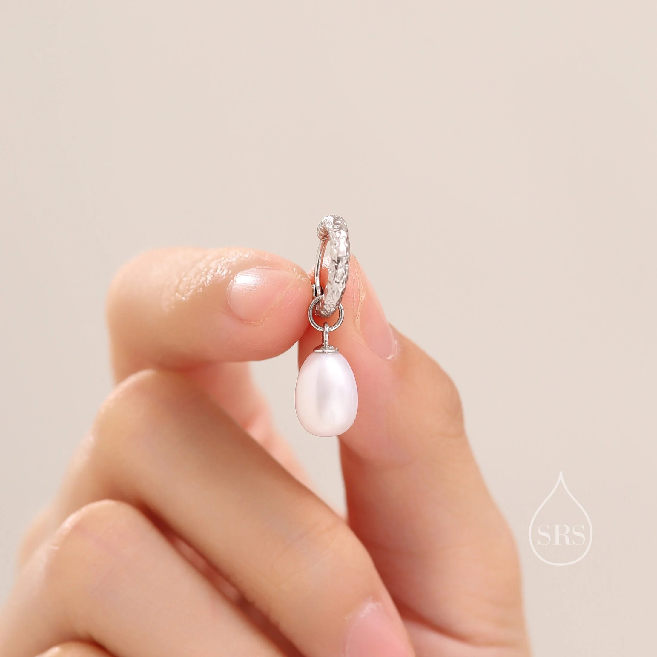 Oval Pearl Hammered Hoop Earrings in Sterling Silver, Detachable Pearl Hoop Earrings, Pearl Huggie Hoops, Keshi Pearls - Image 6