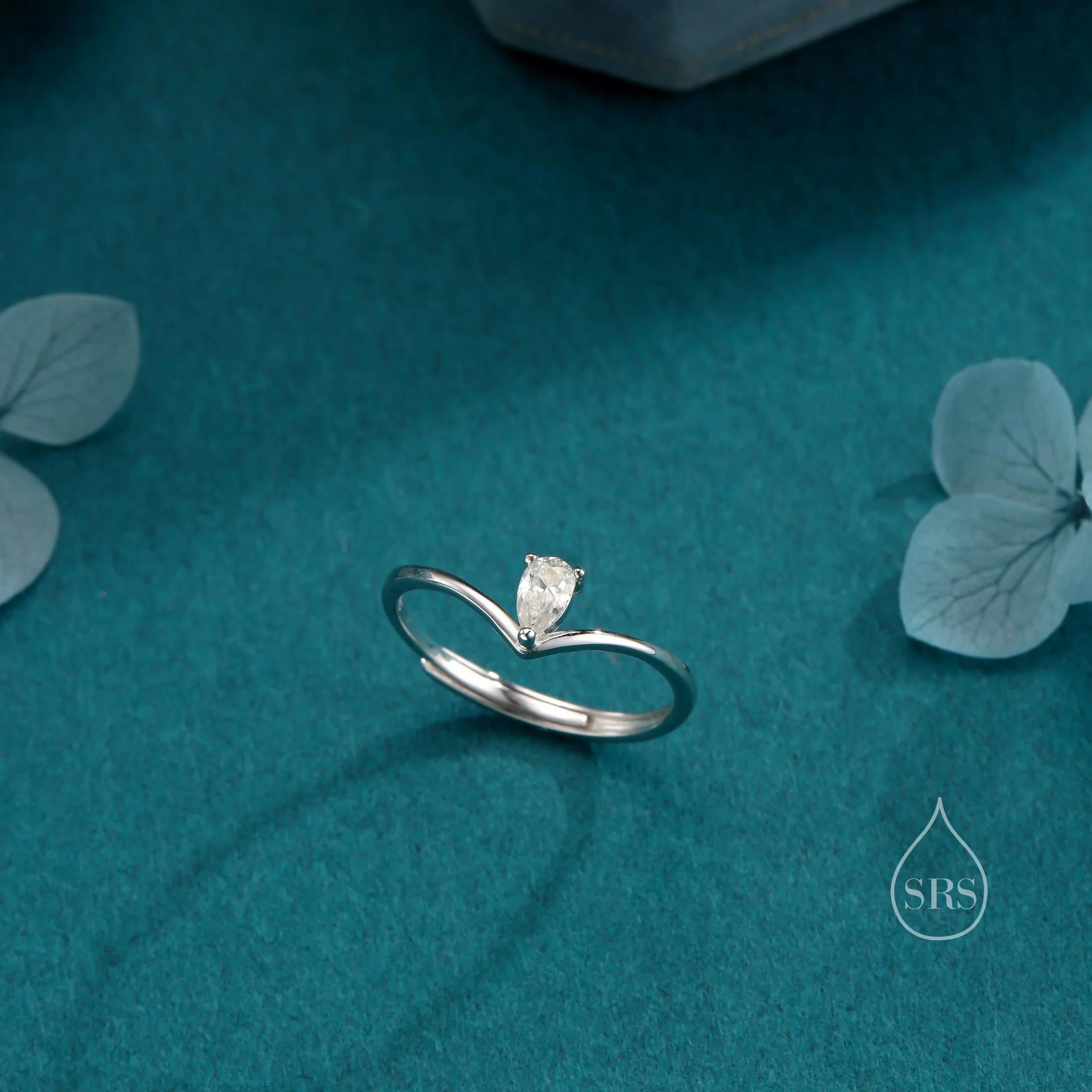Pear Shape CZ Droplet Chevron Ring in Sterling Silver, 3x5mm, Prong Set Pear Cut V Ring, Adjustable Size - Image 4