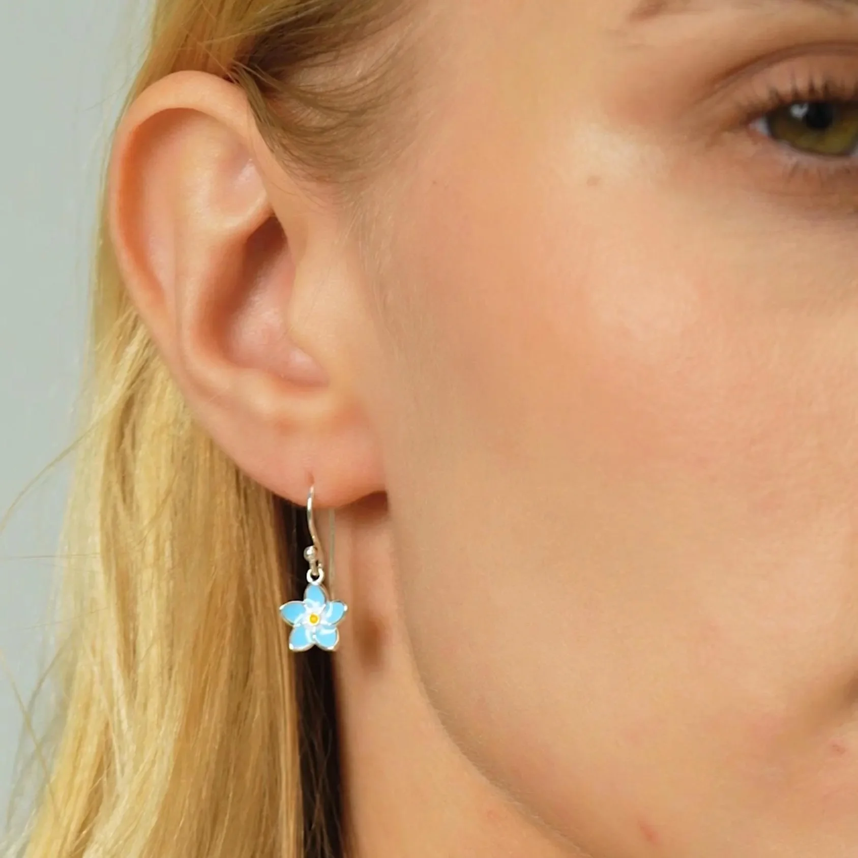 Forget-Me-Not Enamel Flower Jewellery Set in Sterling Silver — Rhodium-Coated Necklace, Earrings & Bracelet - Image 3
