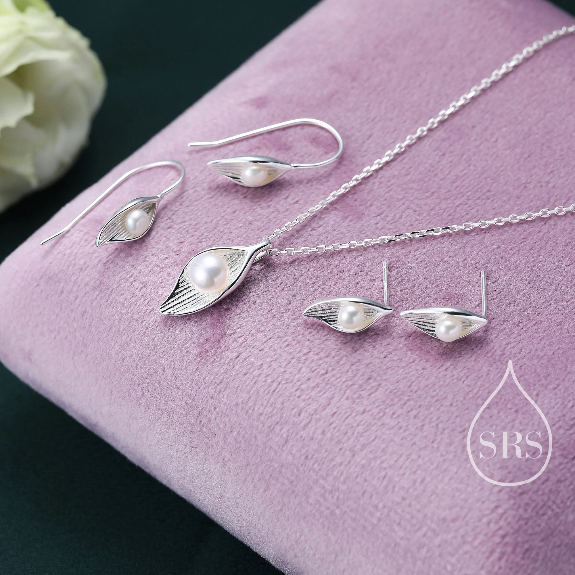 Sterling Silver Beautiful Calla Lily Flower Blossom Beautiful and Elegant Pendant Necklace - with Natural Freshwater Pearl - Delicate - Image 9