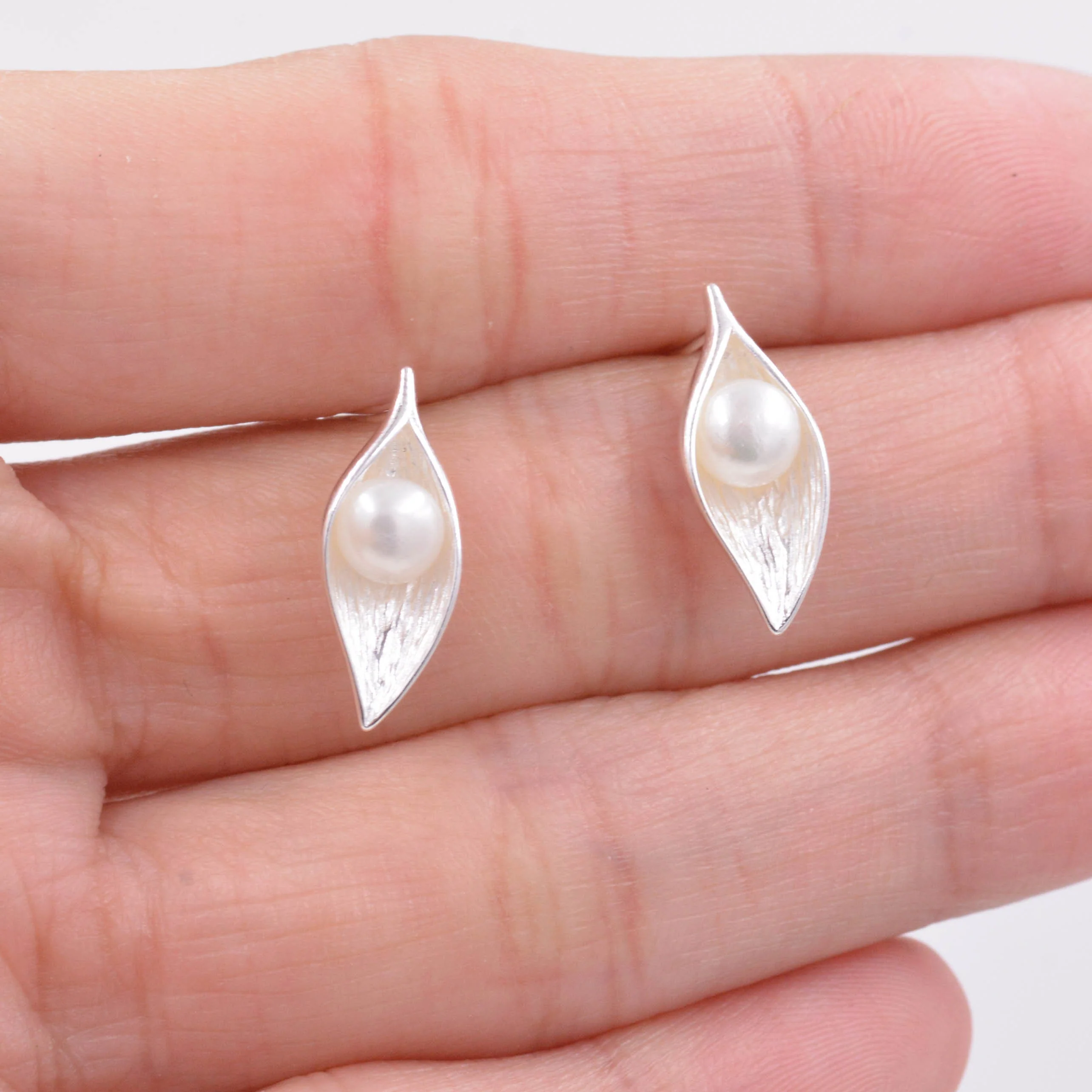 Sterling Silver Calla Lily Flower Blossom Stud Earrings with Fresh Water Pearls, Nature Inspired Pretty and Elegant Jewellery - Image 10