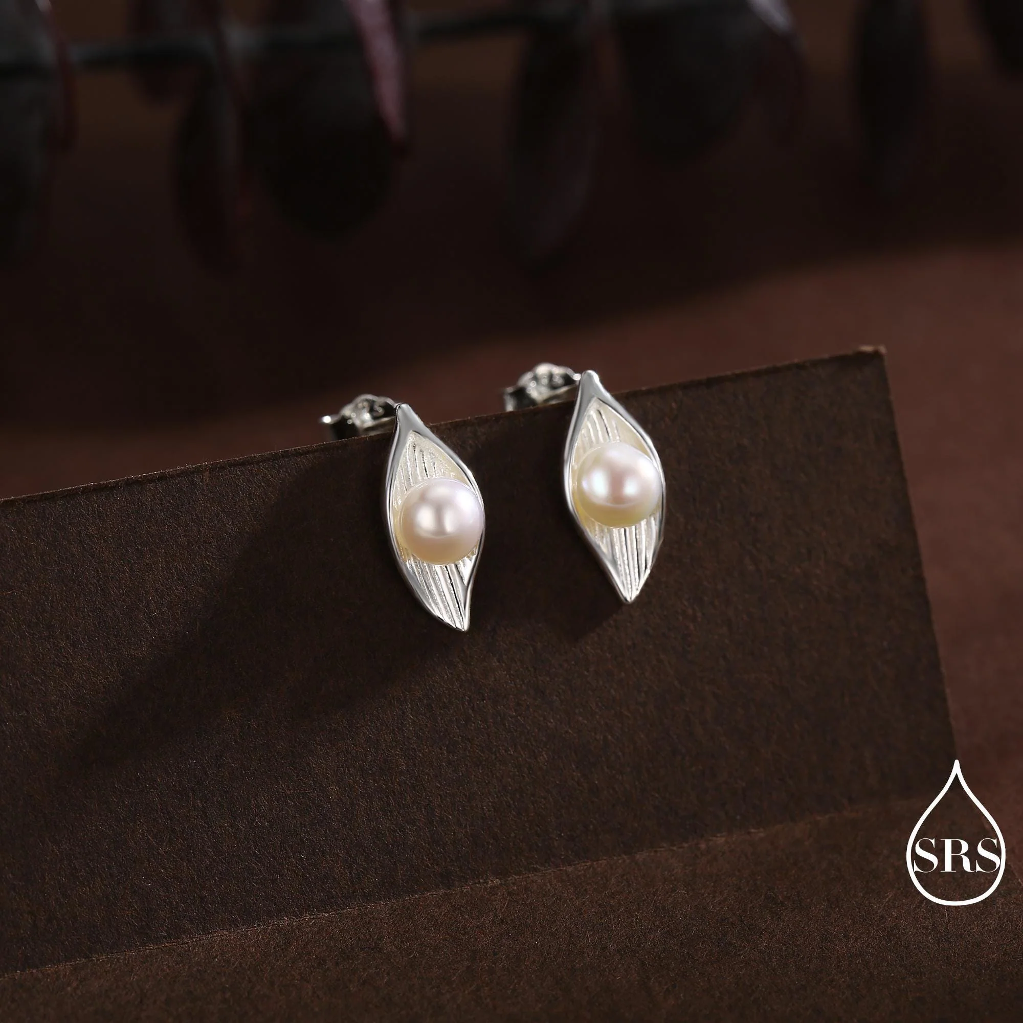 Sterling Silver Calla Lily Flower Blossom Stud Earrings with Fresh Water Pearls, Nature Inspired Pretty and Elegant Jewellery - Image 3