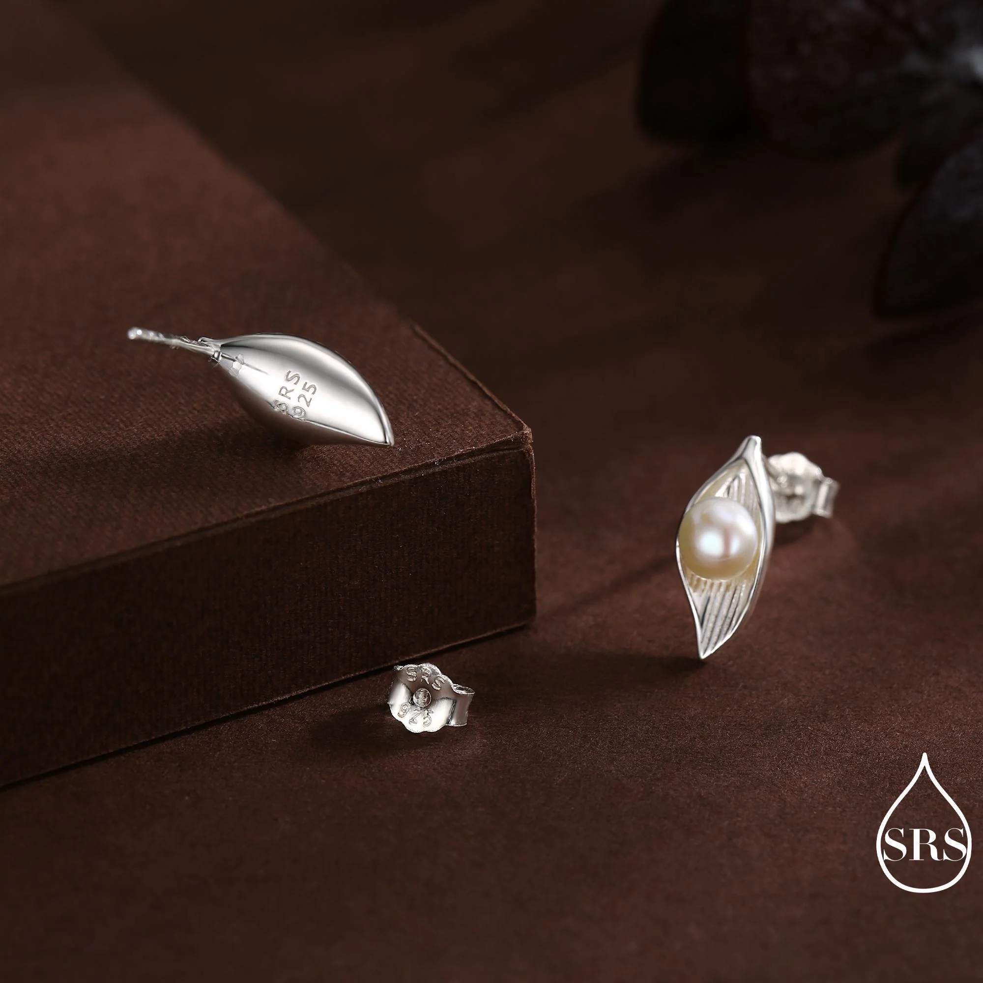 Sterling Silver Calla Lily Flower Blossom Stud Earrings with Fresh Water Pearls, Nature Inspired Pretty and Elegant Jewellery - Image 4