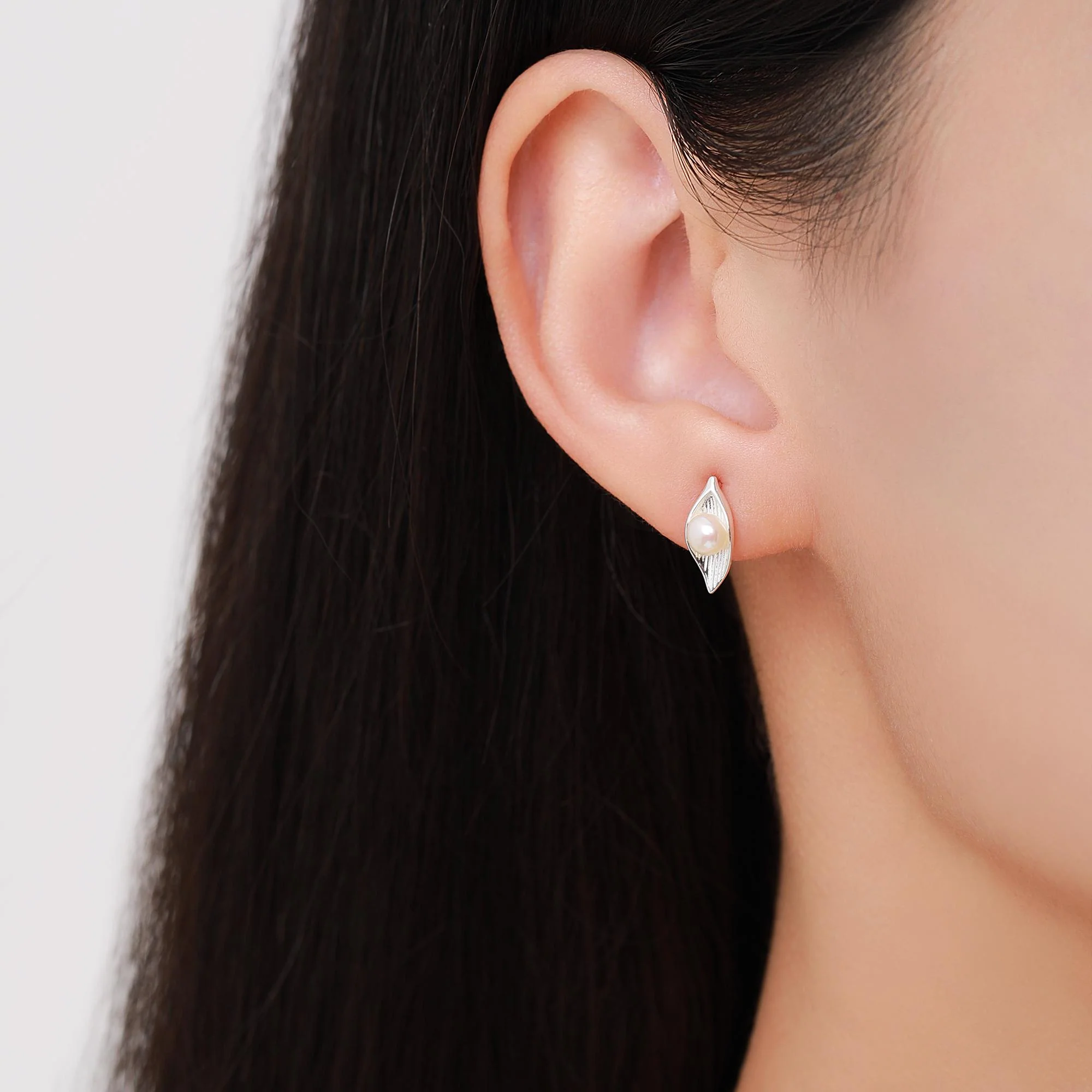 Sterling Silver Calla Lily Flower Blossom Stud Earrings with Fresh Water Pearls, Nature Inspired Pretty and Elegant Jewellery - Image 9