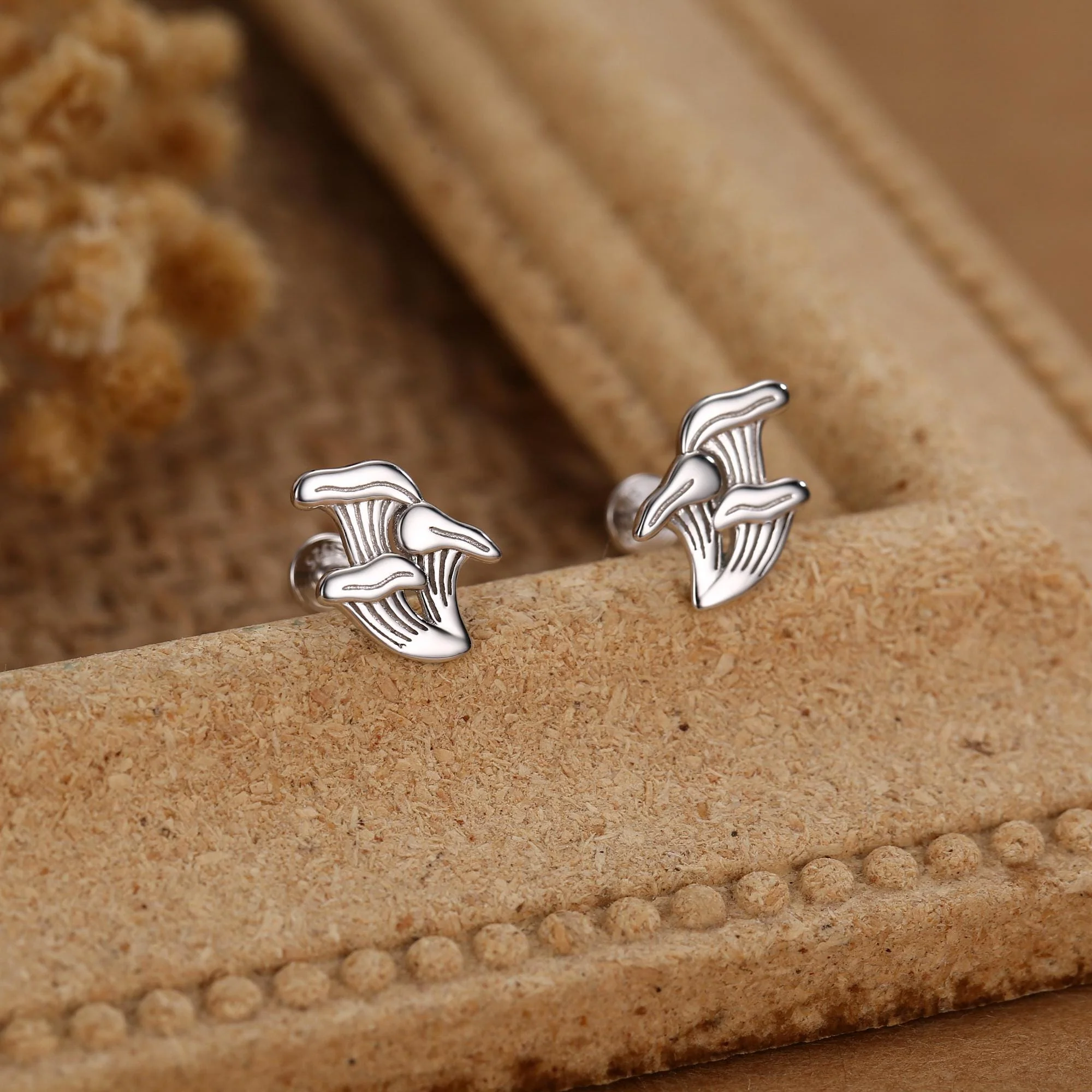 Sterling Silver Chanterelle Mushroom 16G Flat Back Labret Earrings - Image 8