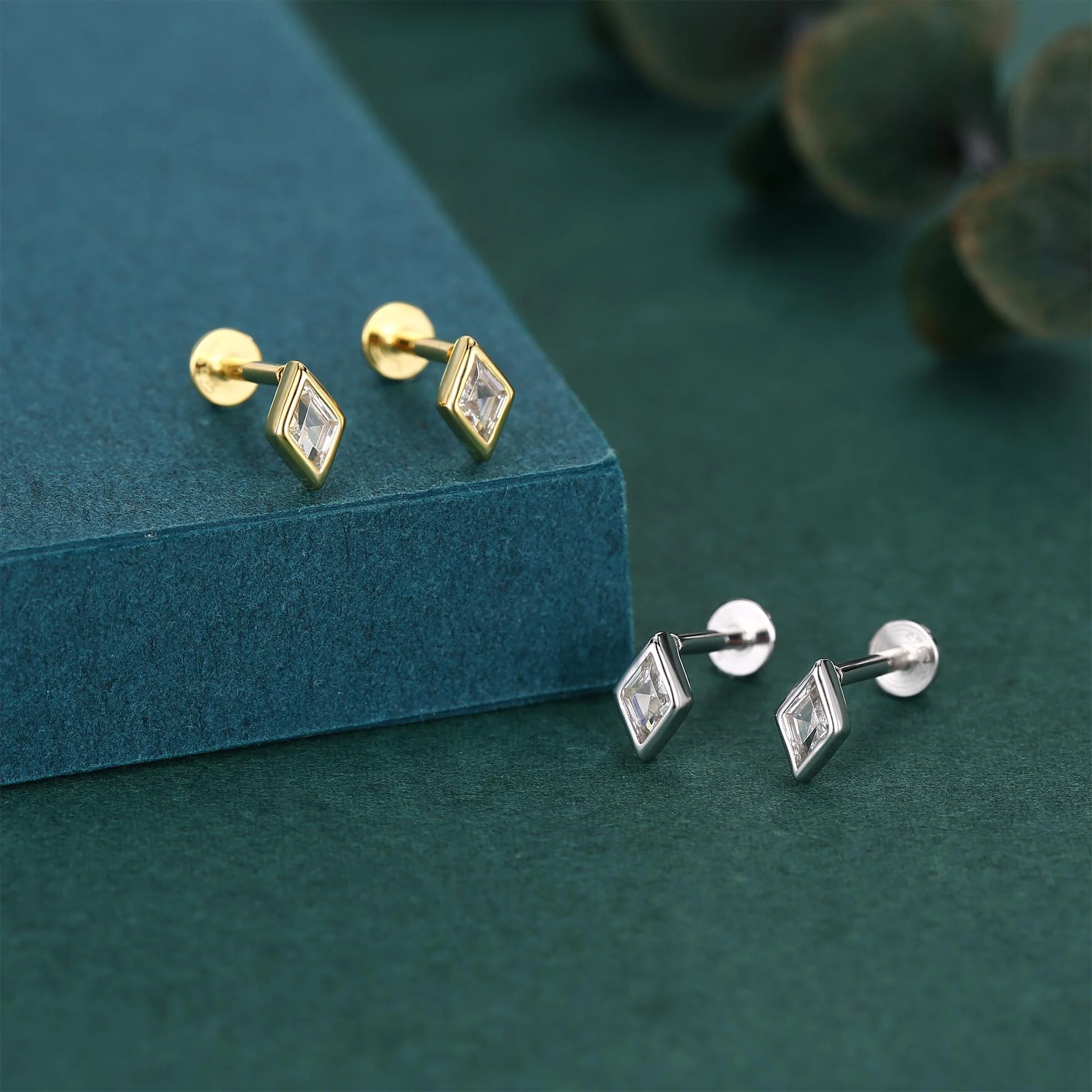 Sterling Silver Clear CZ Rhombus 16G Flat Back Labret Earrings - Image 4