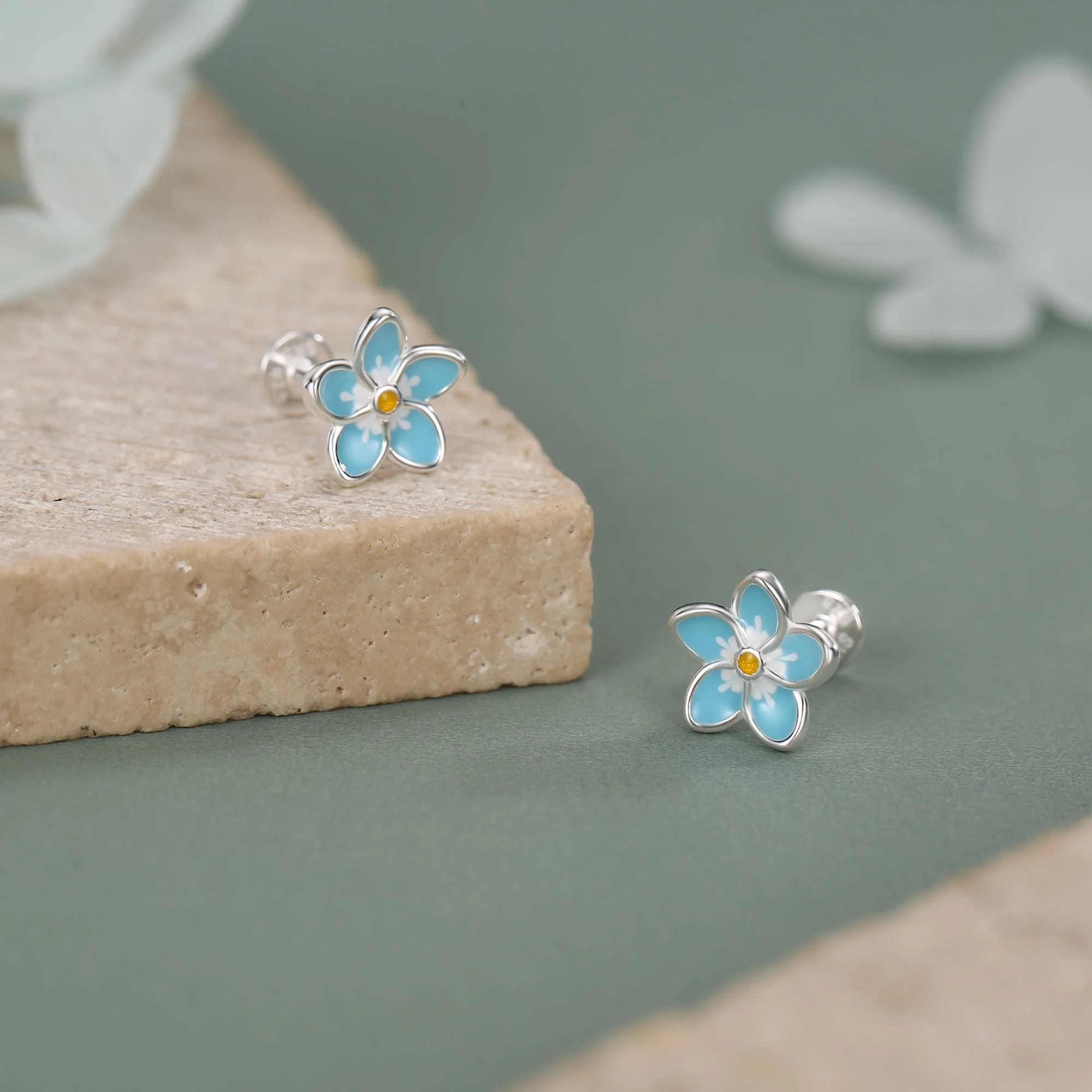 Sterling Silver Forget-Me-Not Flower 16G Flat Back Stud Earring - Image 5