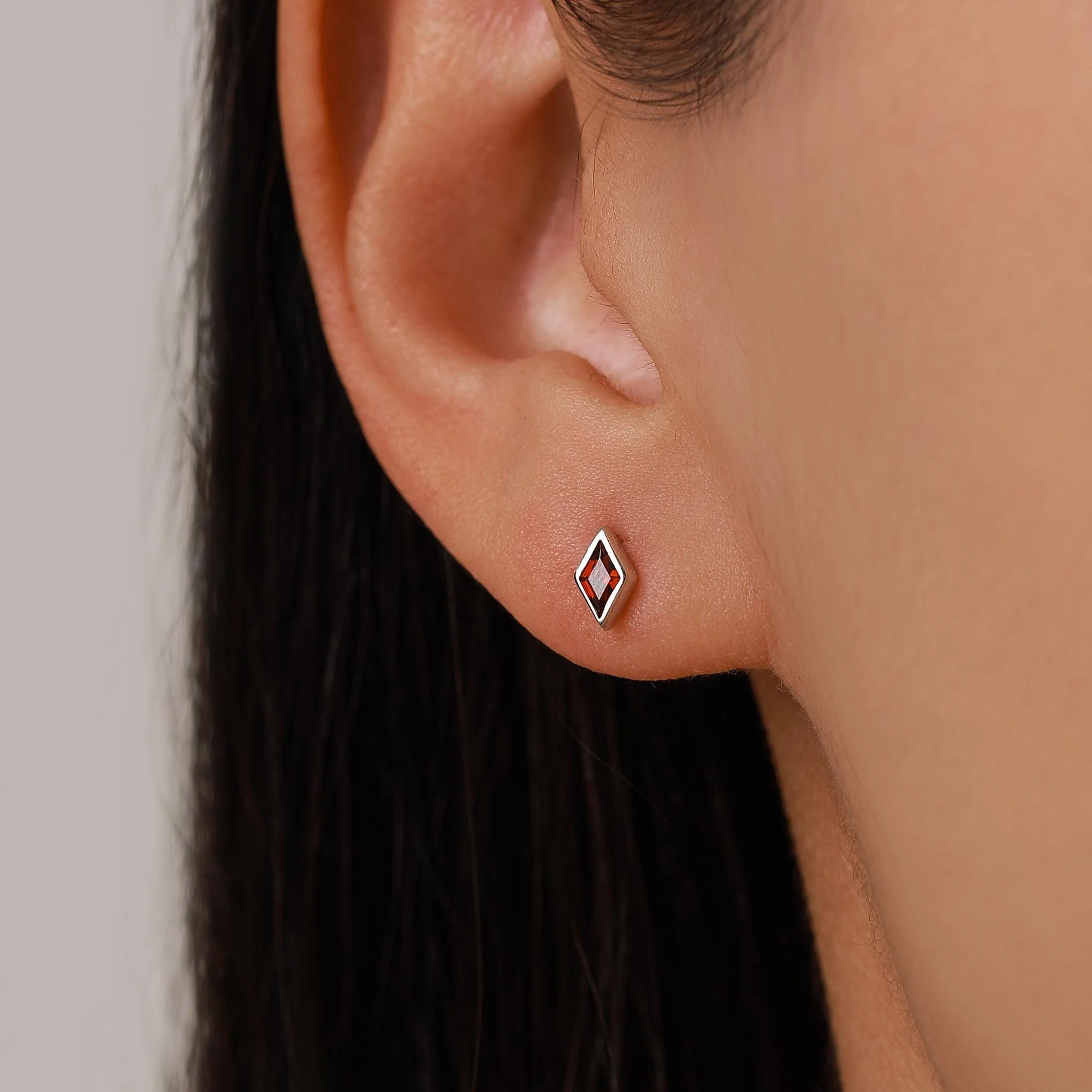 Sterling Silver Garnet Red CZ Rhombus 16G Flat Back Labret Earrings - Image 2
