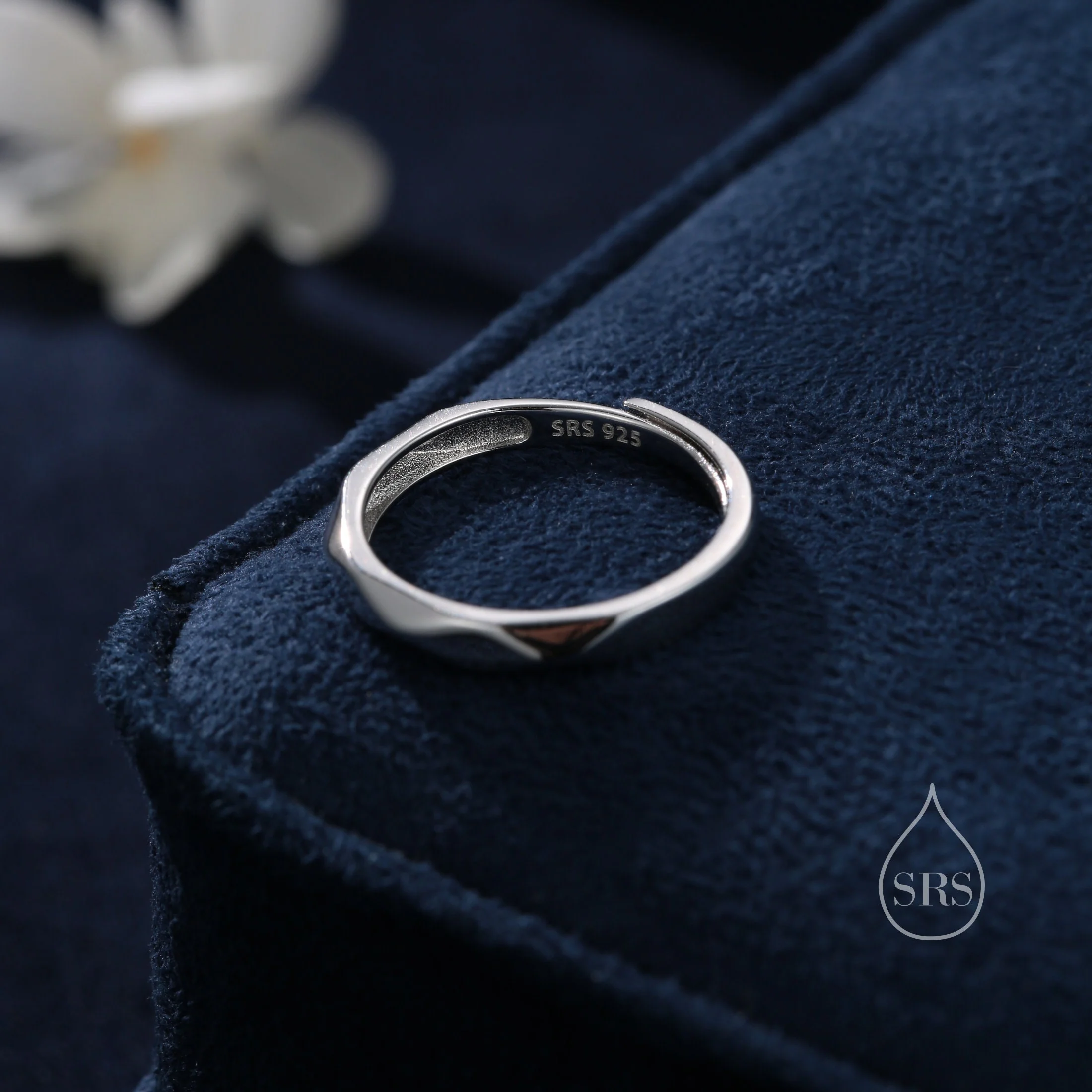Sterling Silver Minimalist Facted Ring, Adjustable Size, Minimalist Diamond Cut Ring - Image 4