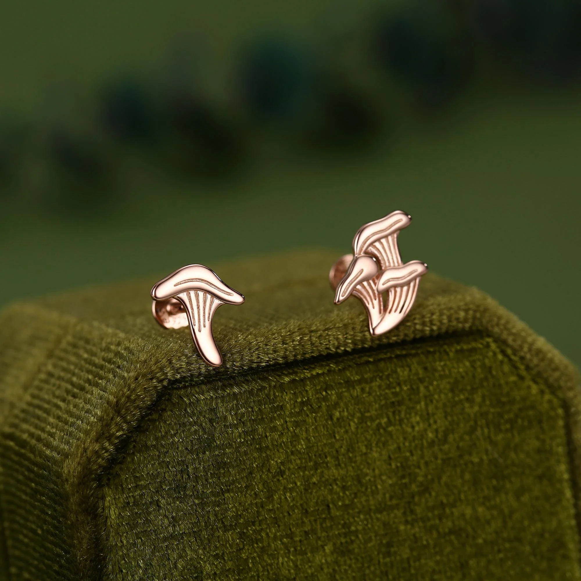 Sterling Silver Mismatched Chanterelle Mushroom 16G Flat Back Labret Earrings - Image 10