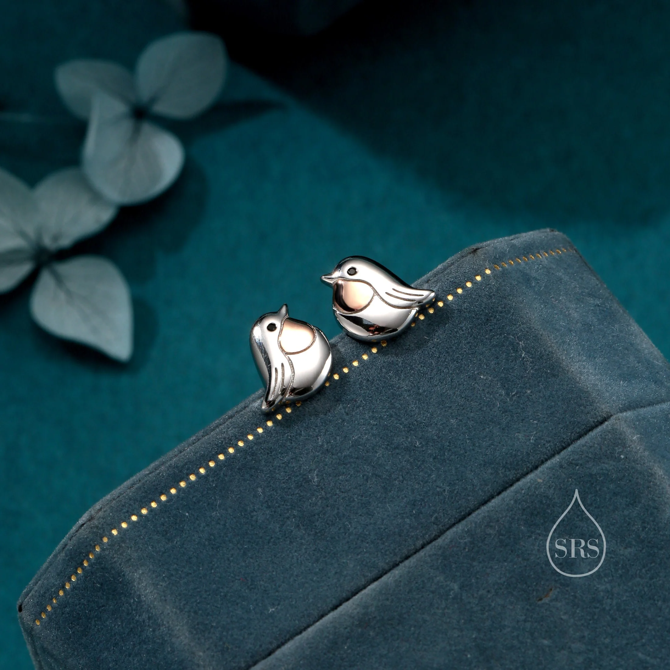 Tiny Robin Bird Stud Earrings in Sterling Silver, Two Tone Coating, British Bird Earrings, Nature Inspired Animal Earrings - Image 5